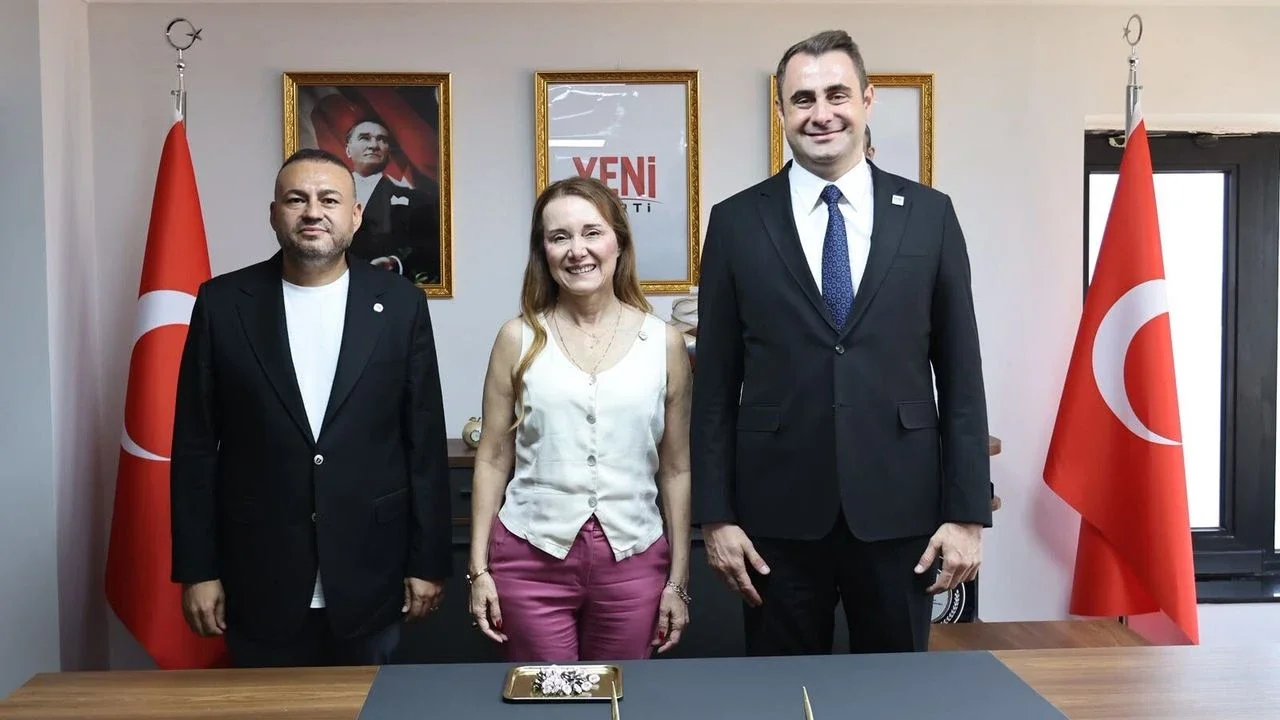Konak Belediye Meclisi'nde çoğunluk Yeni Parti'ye geçti
