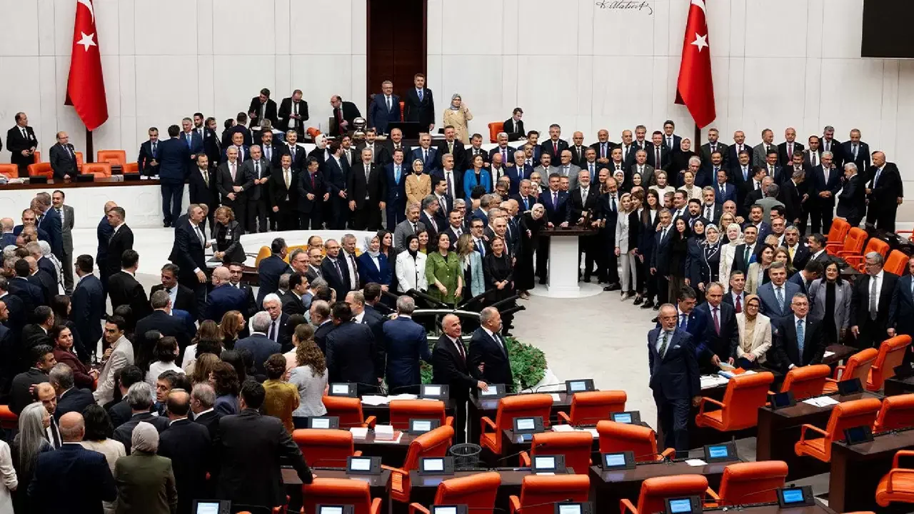 Cumhur İttifakı 'çerçeve yasa'da fire verdi: 9 milletvekilinin oylamaya katılmadığı ortaya çıktı!
