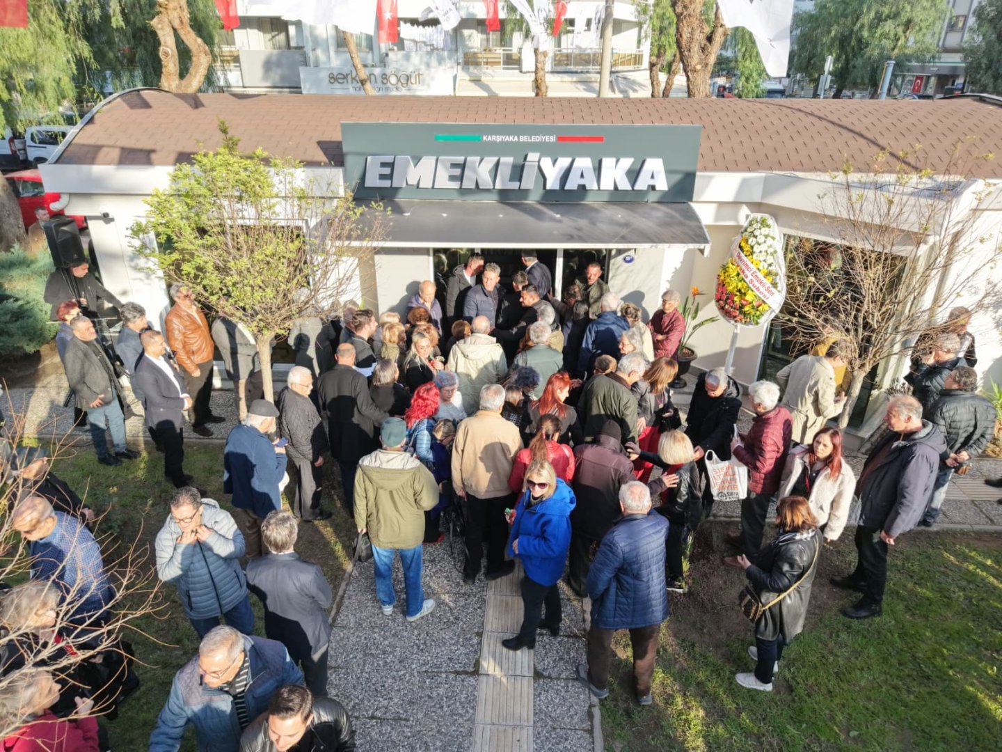 Karşıyaka’nın çınarları ‘Emekli Yaka’da buluşuyor