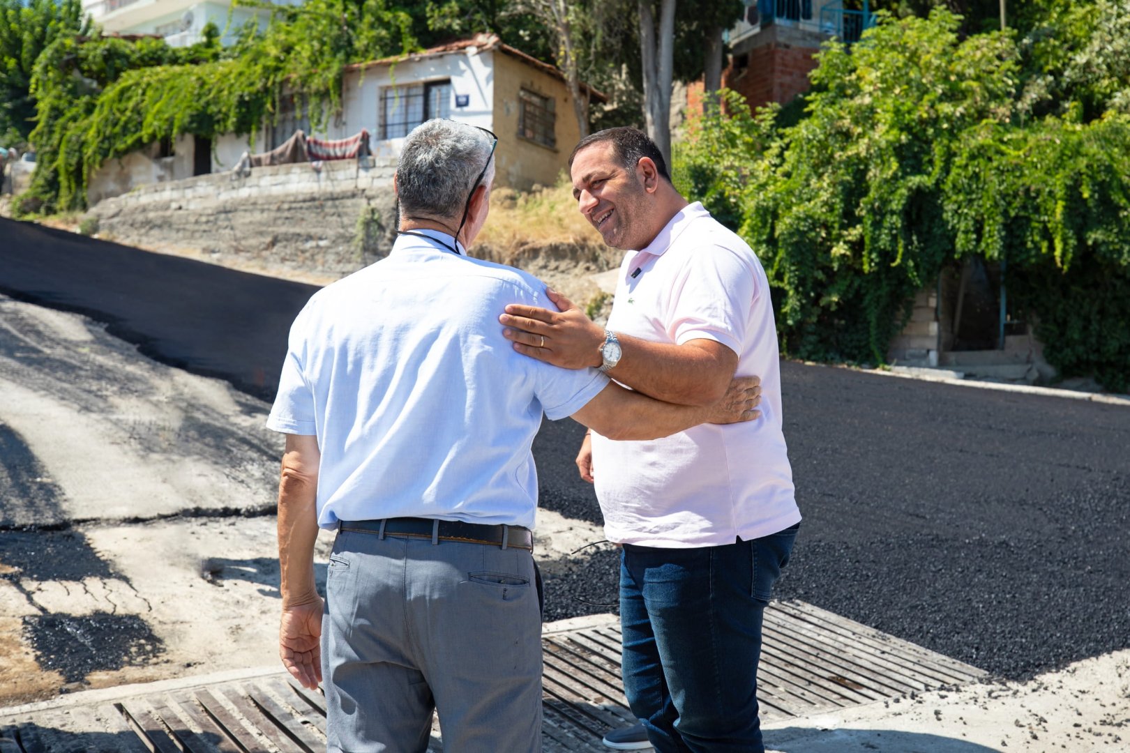 Başkan Erman Uzun asfalt serim çalışmalarını yerinde inceledi