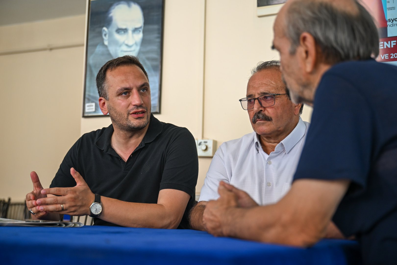 Başkan Eşki Ümit Mahallesi’nde vatandaşlarla buluştu: “Bornova’yı ortak akılla, sokak sokak büyütüyoruz”