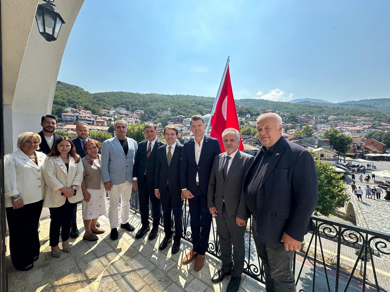 İzmir ile Kosova arasındaki iletişim güçleniyor