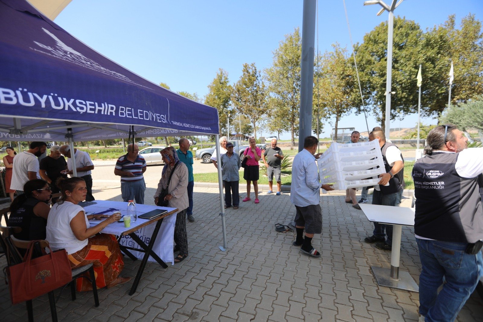 İzmir Büyükşehir Belediyesi’nden Efes Selçuklu incir üreticisine destek