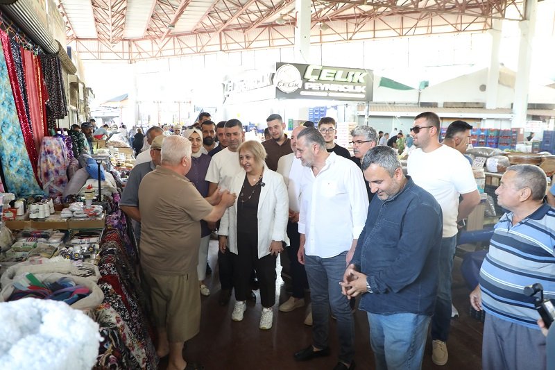 Başkan V. Şen Sahaya İndi İlk Durak Pazar Esnafı Oldu