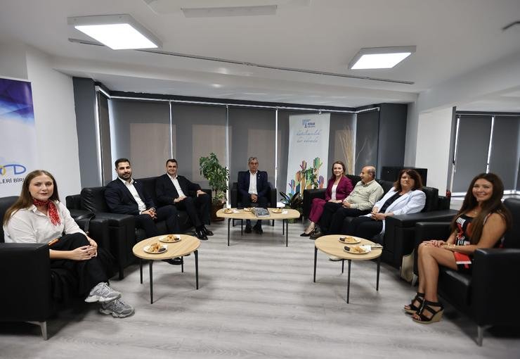 Günaydın’dan Konak Kent Konseyi’ne Ziyaret: “Demokrasi Ve Cumhuriyet İçin Birlikte Yol Yürüyeceğiz”