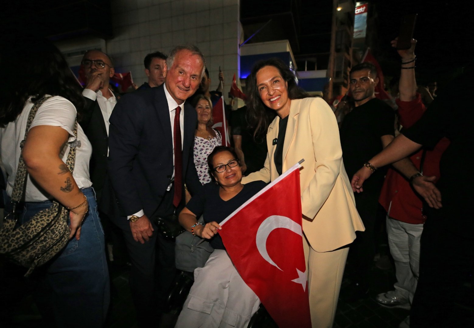 Karşıyaka Çarşısı 30 Ağustos’ta gelincik tarlasına dönüştü!