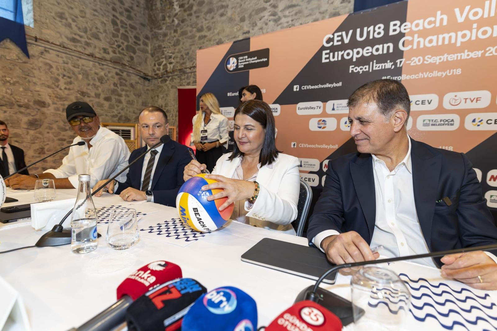 Avrupa’nın genç voleybol yıldızları Foça’da ter dökecek 