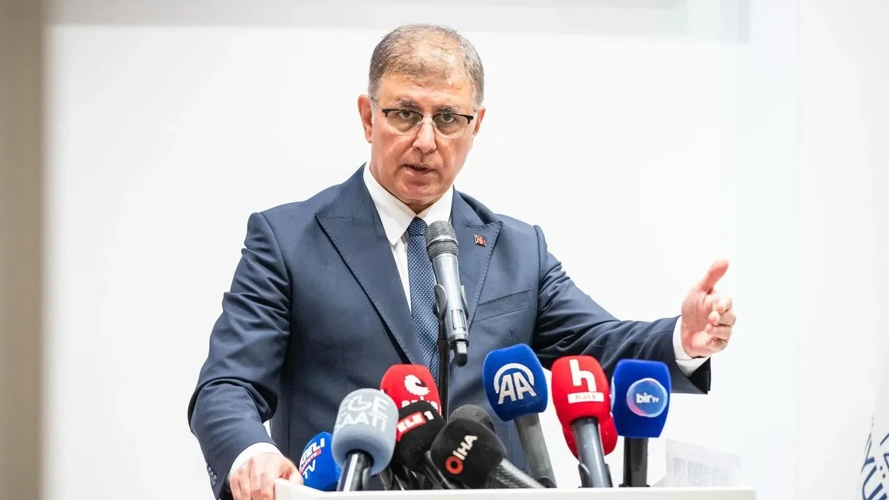 Başkan Tugay '9 Eylül'de AK Parti'ye geçiyor' iddialarına yalanlama
