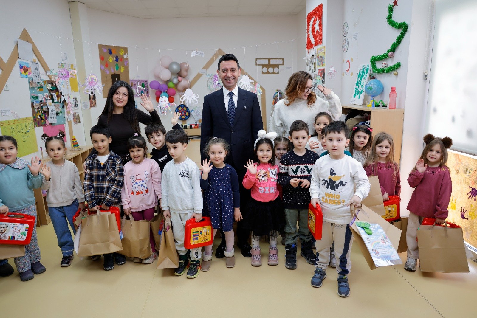 Bayraklı’da Eğitime Anaokulundan Üniversiteye Kadar Destek