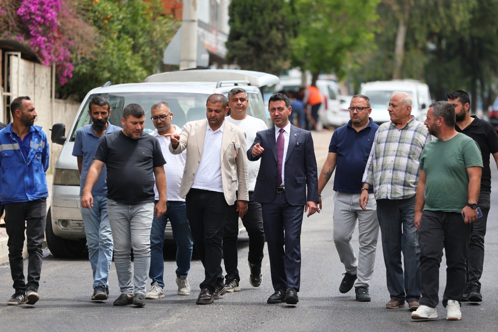 Bayraklı’da Asfalt Seferberliği Sürüyor: 25 Noktada Tamamlandı, 5 Noktada Daha Başlıyor