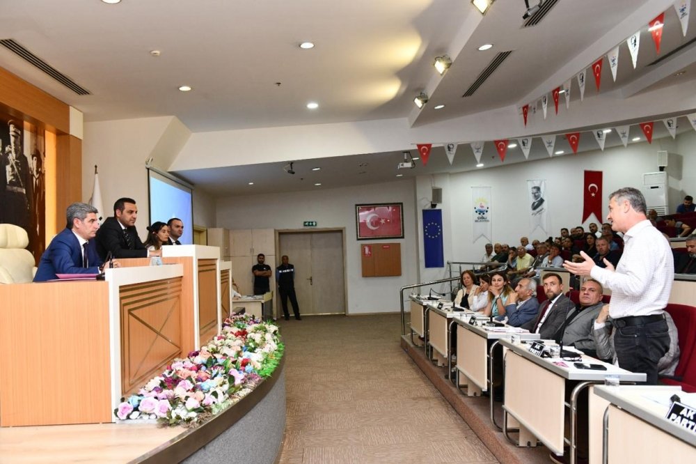 Çiğli'de Yeni Parti, CHP ve Bağımsız meclis üyelerinden açıklama: "AKP'ye geçme düşüncemiz yok"