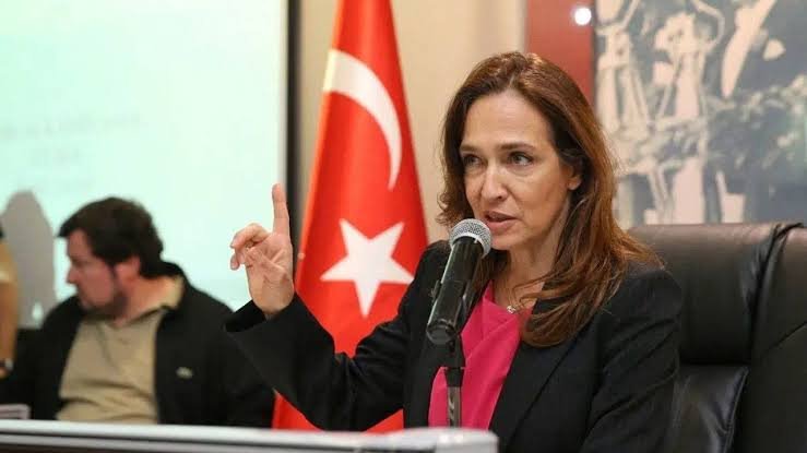 Başkan Ünsal'dan sökülen reklam panolarına ilişkin açıklama: "Benim kişisel bir problemim yok"