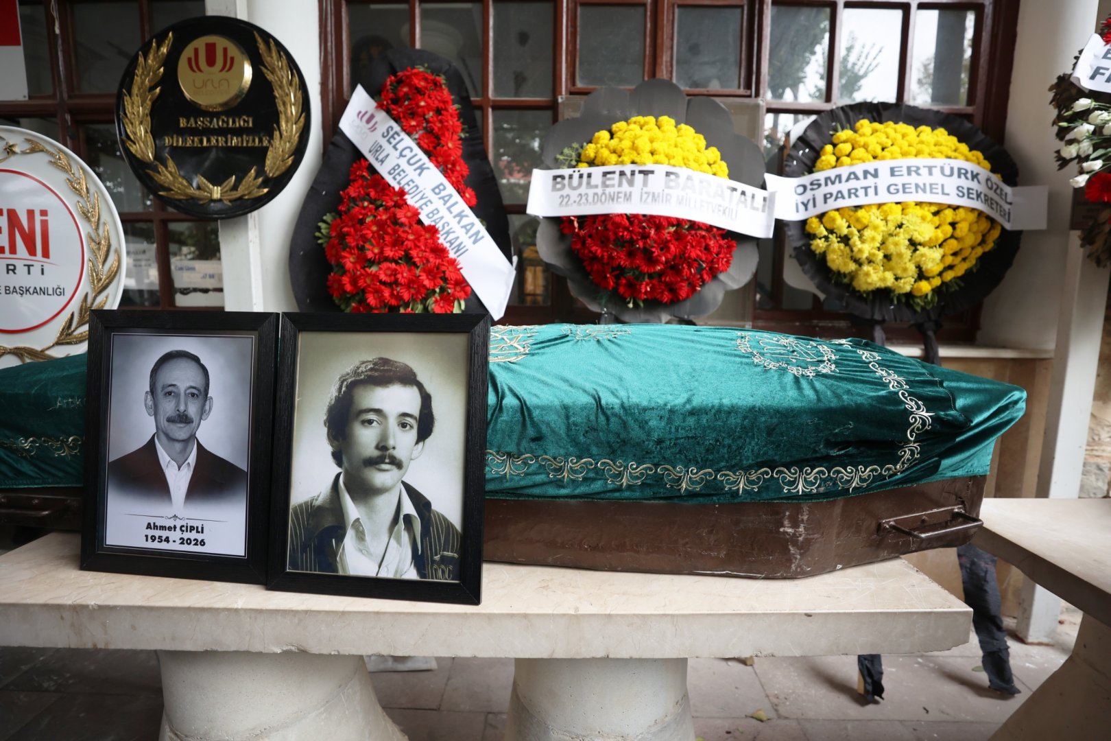 Gazeteci Ahmet Çipli, Urla’da son yolculuğuna uğurlandı