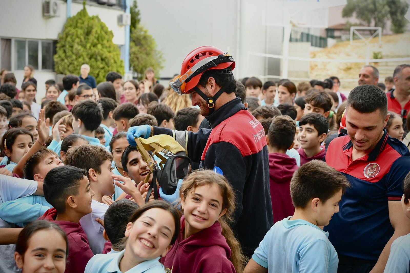 İtfaiye Haftası’nda öğrencilere yangın ve afet eğitimi
