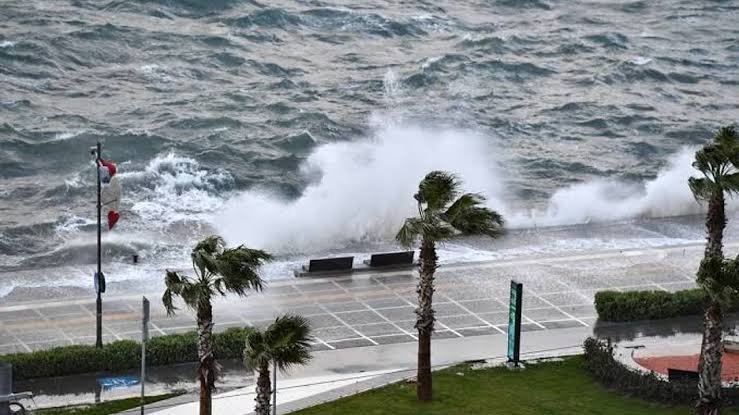 İzmir için şiddetli fırtına uyarısı