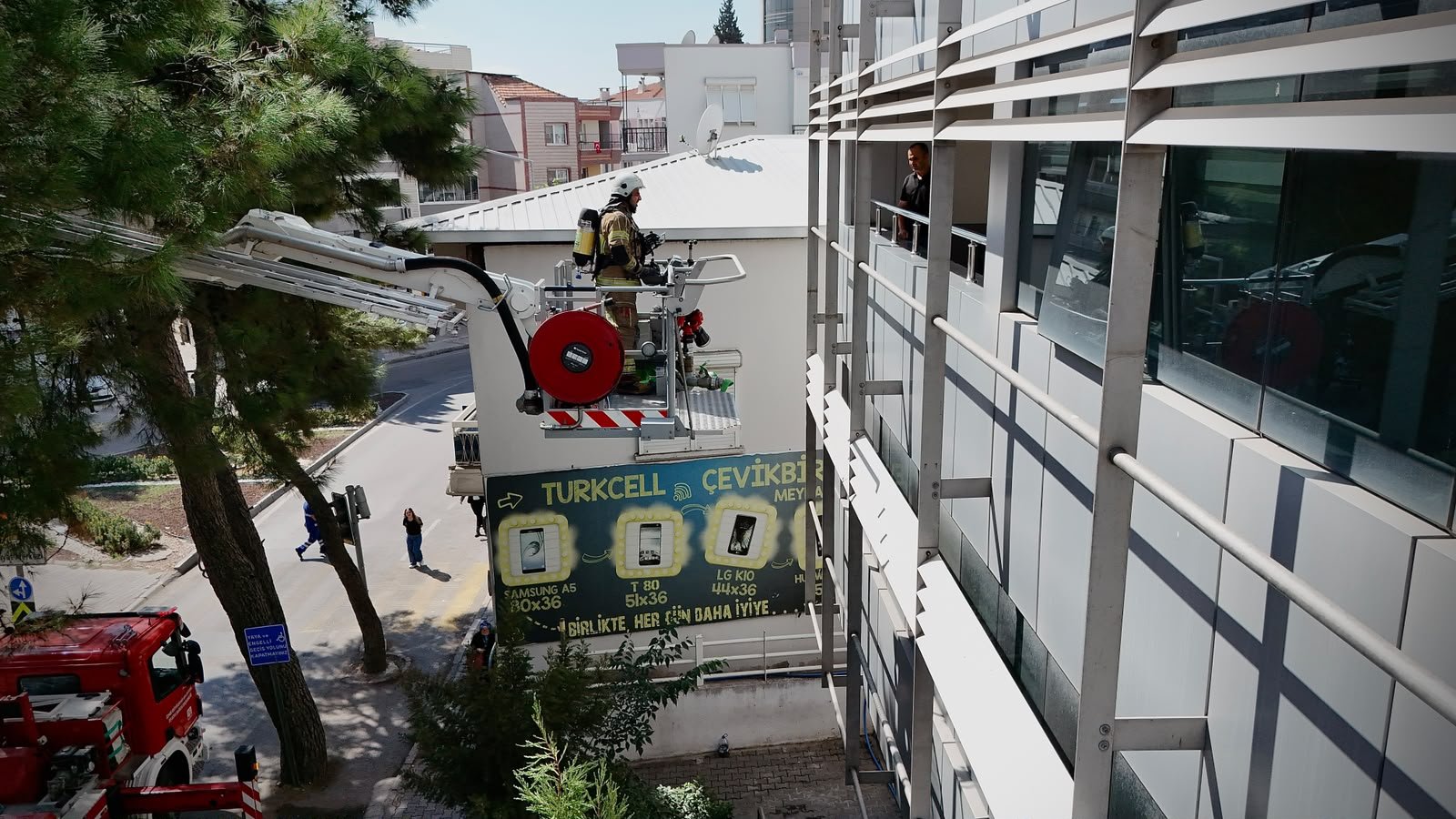 İzmir İtfaiyesi’nden gerçeği aratmayan tatbikat