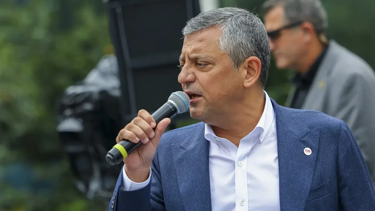Özgür Özel'den Erdoğan'a 'mahrem görüntü' tepkisi: 'O şarlatanı ya sen durdur ya gelip biz durduracağız!'