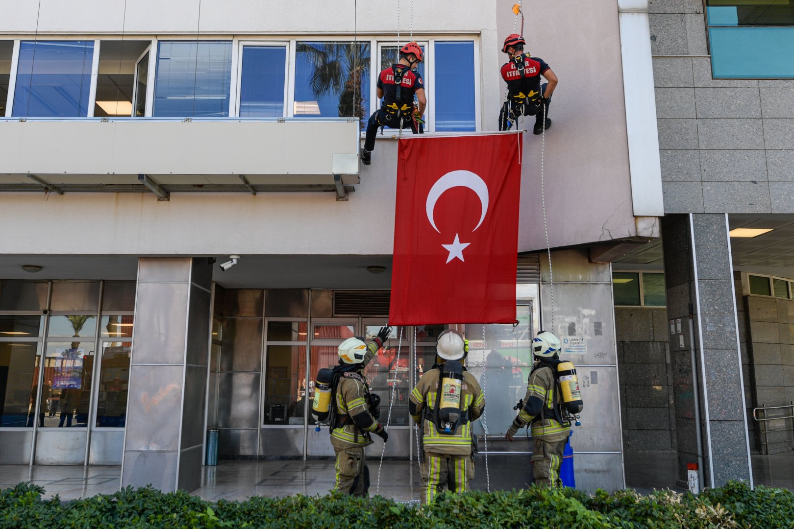 İzmir İtfaiyesi, gerçek olaylara tatbikatlarla hazırlanıyor
