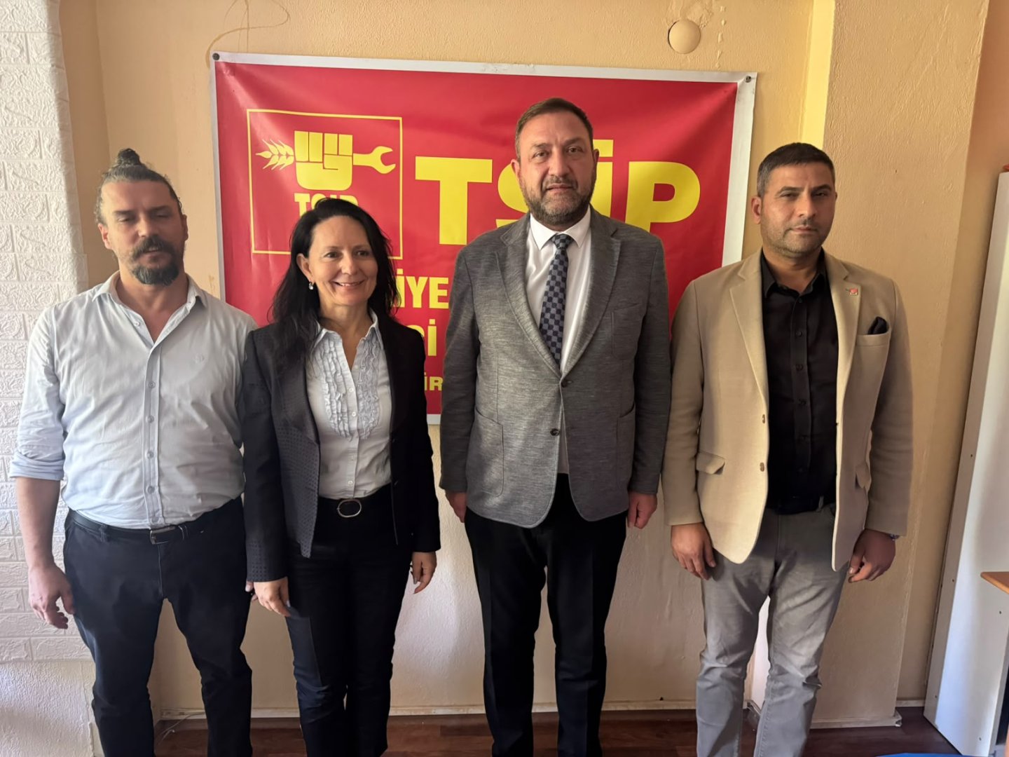 Gümrükçü: "Toplum Suni Kavgalar Değil Ortak Akılla Çözüm Bekliyor"