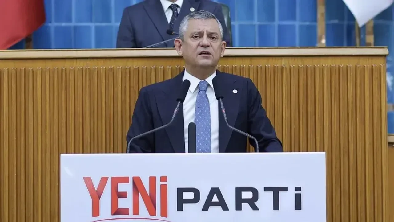 Özgür Özel'den İzmir'deki transfer hareketliliğine sert gönderme: Satın gidenler haindir