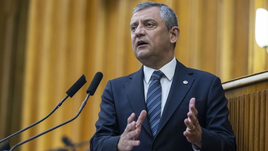 Özgür Özel: İzmir Büyükşehir'e eski bir belediye başkanını genel sekreter yapacaklar