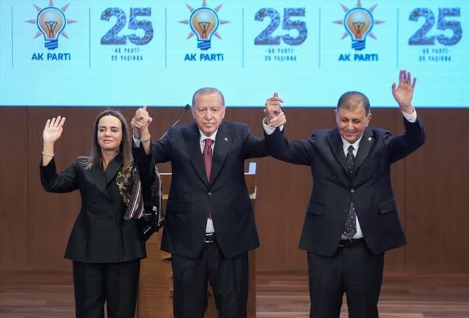 Başkan Tugay AK Parti kararını anlattı: Eşimin desteği etkili oldu