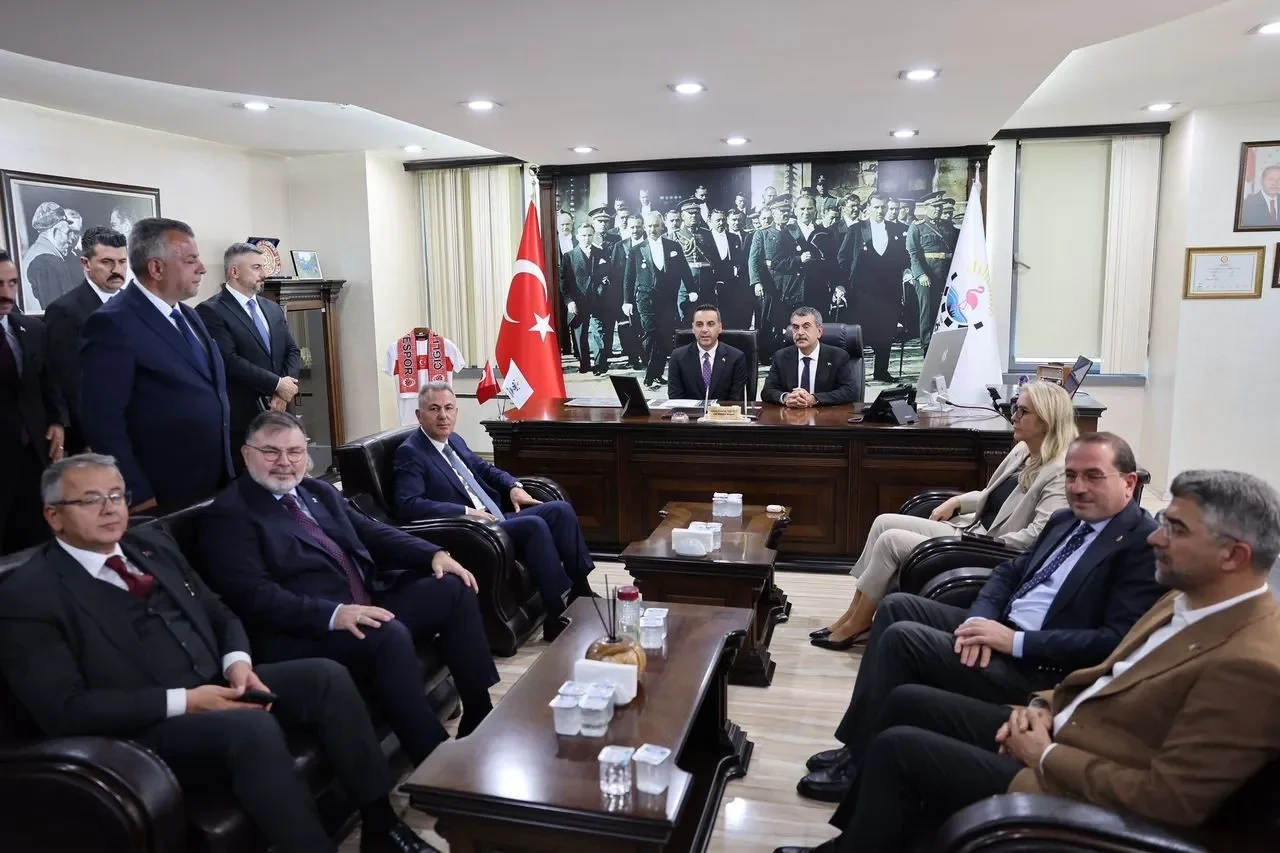 Çiğli Belediyesi'ne bakan ziyareti