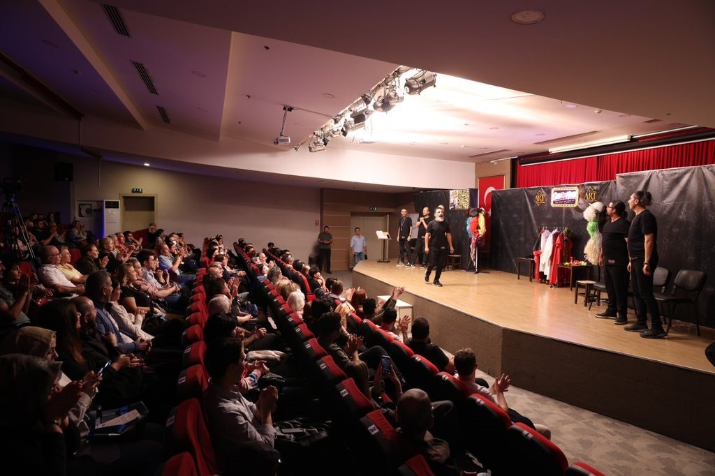 Çiğli’de Kültür Sanat Etkinlikleri Hız Kazandı: Salonlar Doldu, Taştı