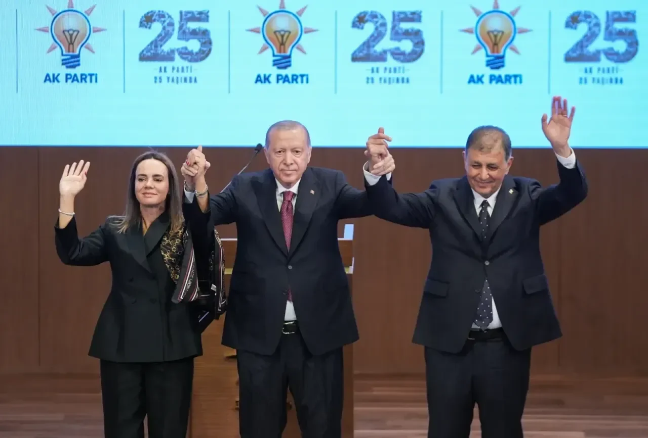 Başkan Tugay'dan 'eşim beni boşar' ifadelerine dair açıklama: Çarpıtılacağını bilemedim