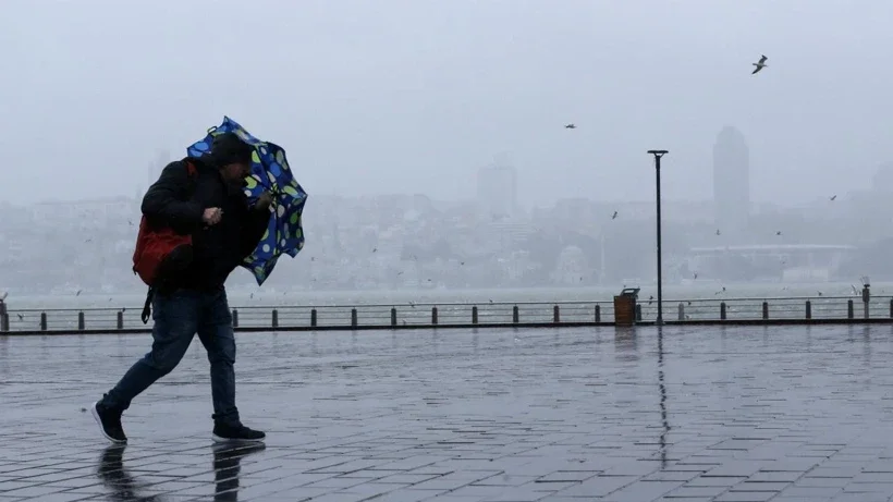 İstanbul İçin Kuvvetli Fırtına ve Sağanak Alarmı! 12 İlçede Metrekareye 70 Kilogram Yağış Bekleniyor