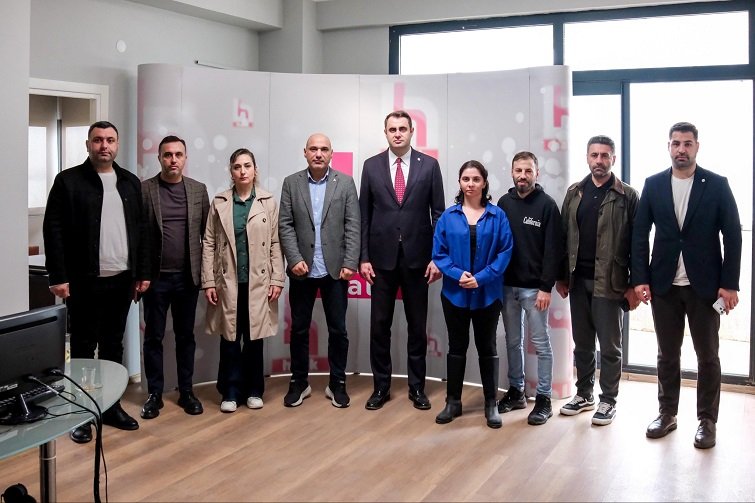Yeni Parti İzmir'den Halk TV'ye dayanışma ziyareti