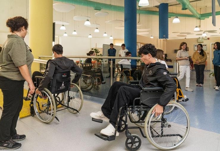 İzmir’de empati parkuru: Engelleri deneyimleyerek fark ediyorlar