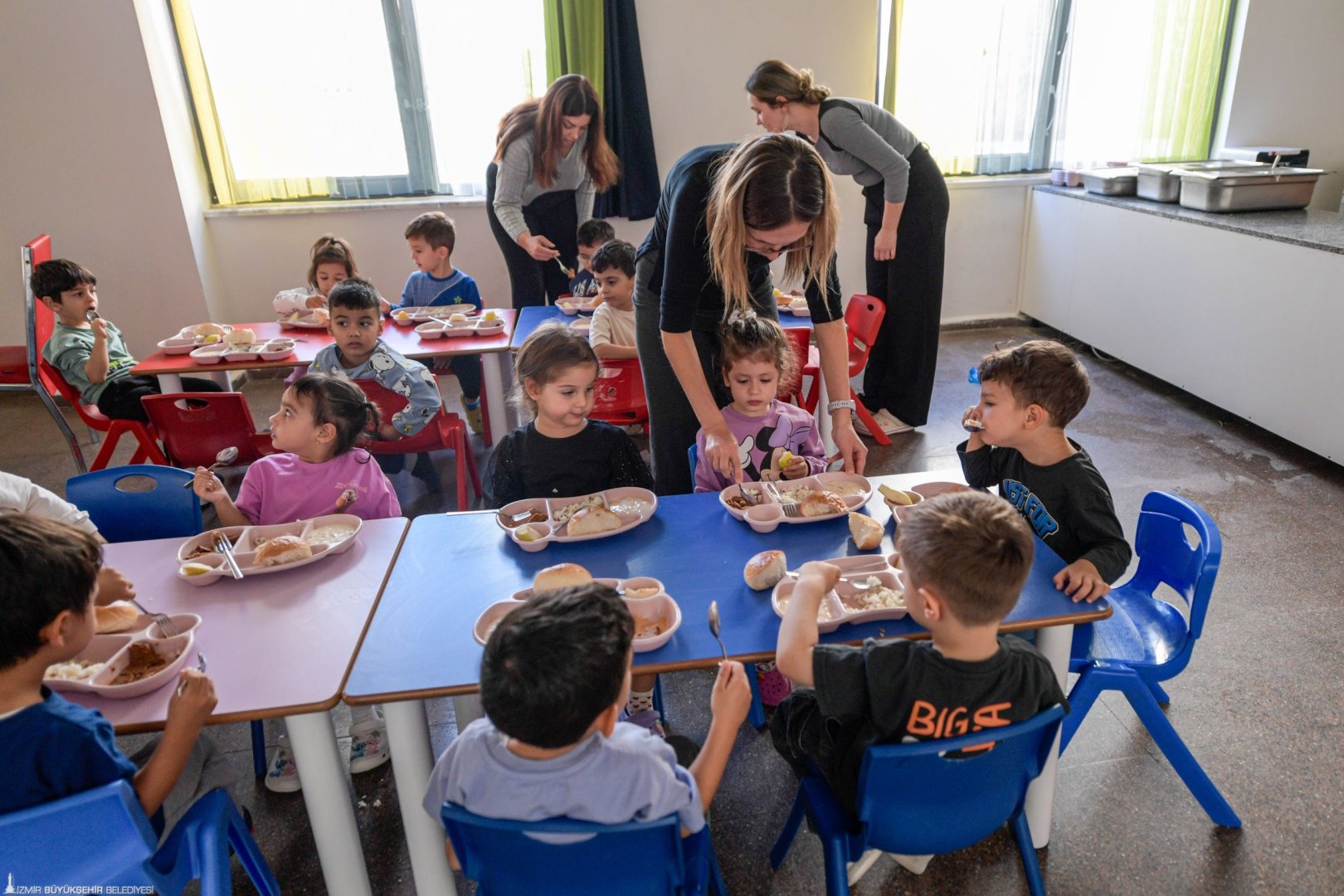 Büyükşehir Yuvamız İzmir’deki minikleri de unutmuyor