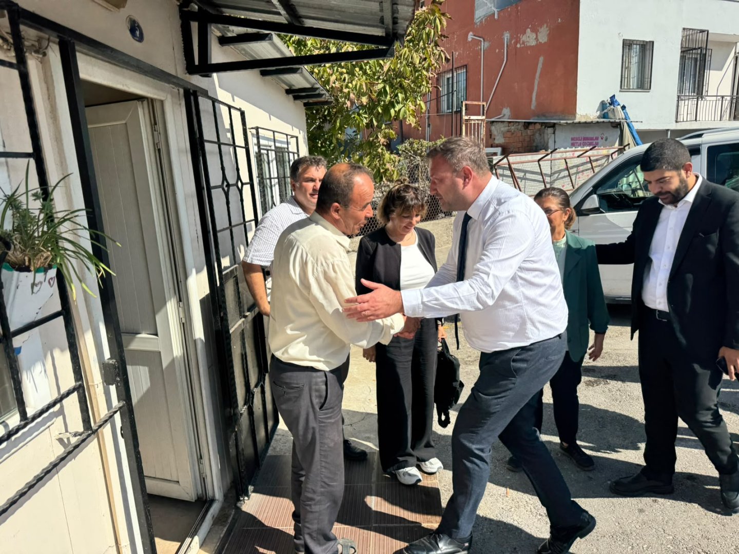 Gümrükçü: Muhtarlarımızla birlikte çözüm arıyoruz