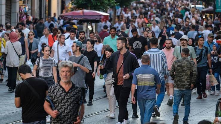 İzmir'de genç işsizlik oranı Türkiye'yi 4'e katladı!