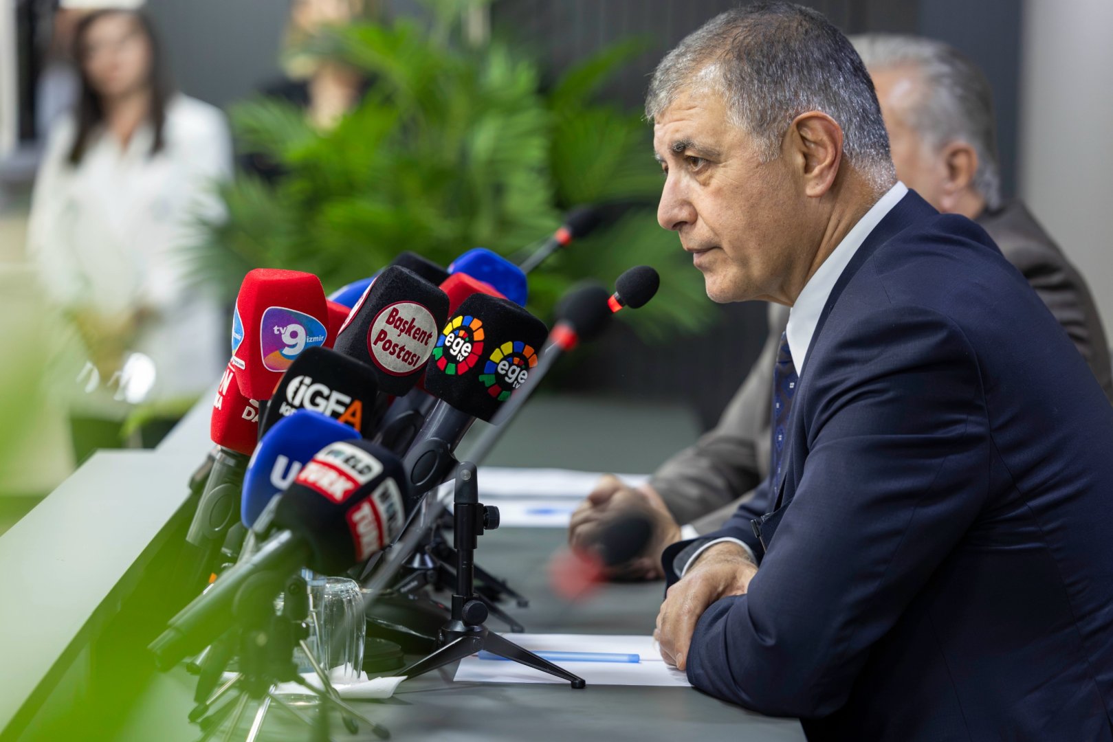 Başkan Tugay: “Suya indirim geliyor, ulaşıma zam yok”