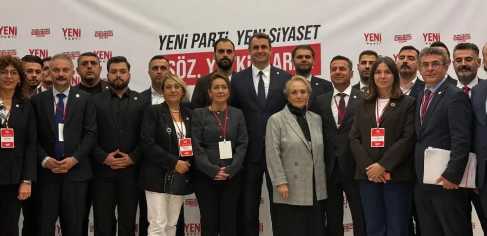 Yeni Parti İzmir İl Kongresi: Çağatay Güç yeniden başkan seçildi