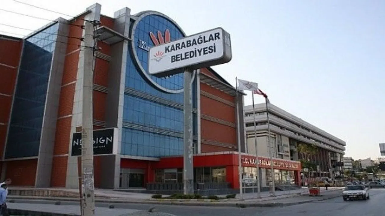 Uzun yıllardır görev yapıyordu! Karabağlar Belediyesi'nde o isim görevden alındı
